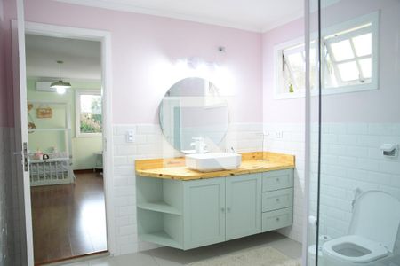 Casa de condomínio para alugar com 750m², 4 quartos e 3 vagasBanheiro da Suíte 1