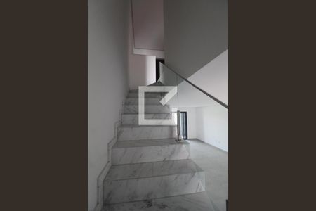 Casa à venda com 125m², 3 quartos e 2 vagasEscada