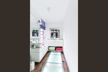 Casa à venda com 536m², 4 quartos e 2 vagasBanheiro 1