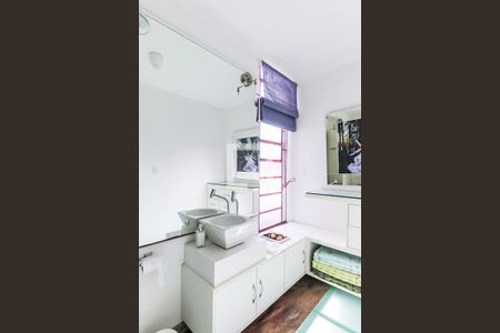 Casa à venda com 536m², 4 quartos e 2 vagasBanheiro 1