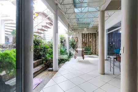 Casa à venda com 536m², 4 quartos e 2 vagasVaranda