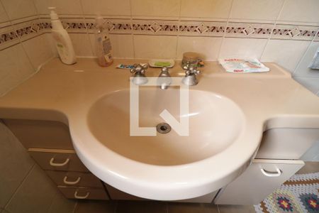 Casa à venda com 219m², 4 quartos e 3 vagasBanheiro Social - pia