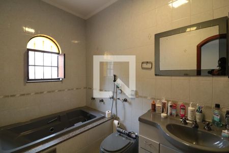 Casa à venda com 219m², 4 quartos e 3 vagasBanheiro da Suíte