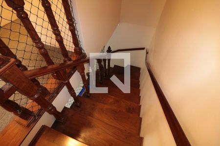 Casa à venda com 219m², 4 quartos e 3 vagasEscada