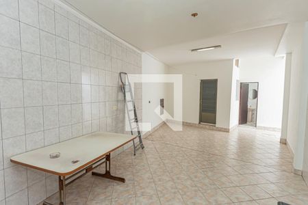 Casa à venda com 170m², 3 quartos e 3 vagas Casa à venda com 170m², 3 quartos e 3 vagasQuintal
