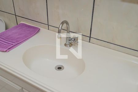 Casa à venda com 170m², 3 quartos e 3 vagas Casa à venda com 170m², 3 quartos e 3 vagasBanheiro 2