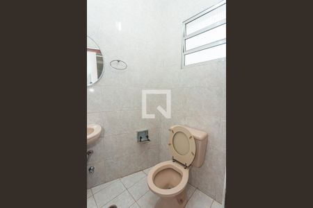 Casa à venda com 170m², 3 quartos e 3 vagas Casa à venda com 170m², 3 quartos e 3 vagasBanheiro de Serviço