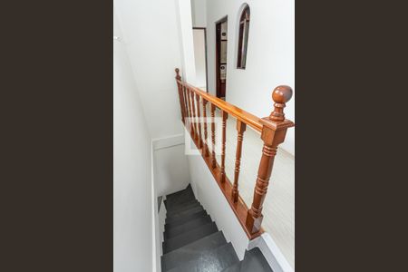 Casa à venda com 170m², 3 quartos e 3 vagas Casa à venda com 170m², 3 quartos e 3 vagasEscada