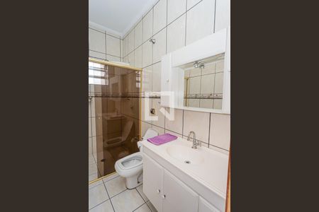 Casa à venda com 170m², 3 quartos e 3 vagas Casa à venda com 170m², 3 quartos e 3 vagasBanheiro 2
