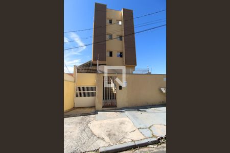 Apartamento para alugar com 70m², 2 quartos e 1 vagaFachada