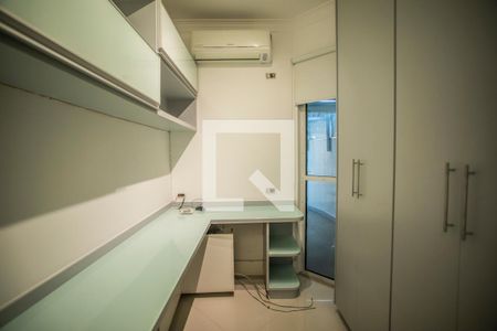 Casa para alugar com 300m², 5 quartos e 2 vagasEscritório