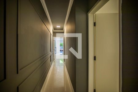 Casa para alugar com 300m², 5 quartos e 2 vagasCorredor - Escritório