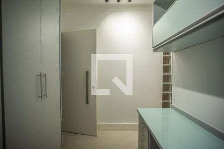 Casa para alugar com 300m², 5 quartos e 2 vagasEscritório