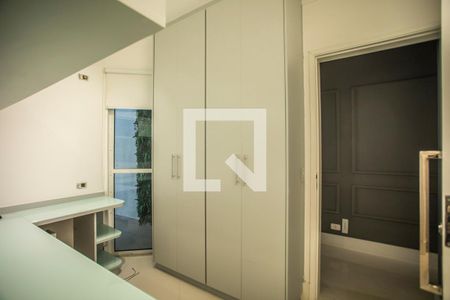 Casa para alugar com 300m², 5 quartos e 2 vagasEscritório