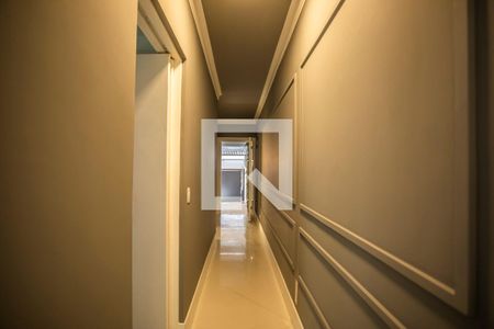 Casa para alugar com 300m², 5 quartos e 2 vagasCorredor - Escritório