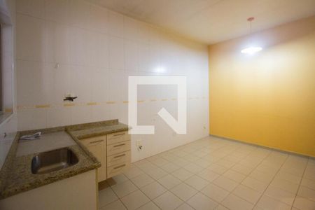 Casa para alugar com 200m², 3 quartos e 2 vagasCozinha