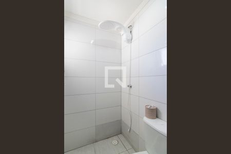 Banheiro da Suite de apartamento para alugar com 2 quartos, 56m² em Vila Guaraciaba, Santo André