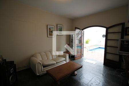 Casa para alugar com 342m², 5 quartos e 4 vagasSala