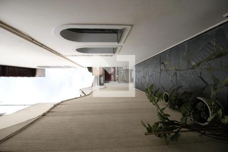 Casa para alugar com 342m², 5 quartos e 4 vagasCorredor