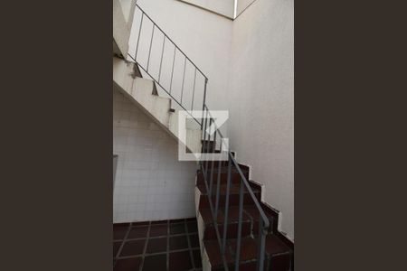 Casa para alugar com 342m², 5 quartos e 4 vagasEscada