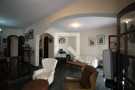 Sala de Casa com 5 quartos, 342m² Vila Campo Grande