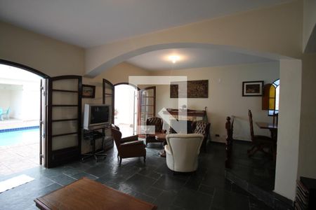 Casa para alugar com 342m², 5 quartos e 4 vagasSala