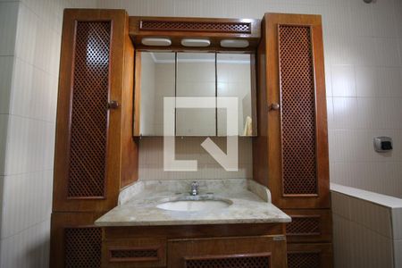 Casa para alugar com 342m², 5 quartos e 4 vagasBanheiro da Suíte 1