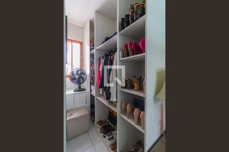 Casa à venda com 300m², 3 quartos e 2 vagas Casa à venda com 300m², 3 quartos e 2 vagasCloset da Suite 2