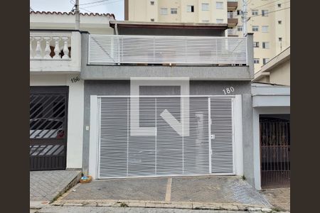 Casa à venda com 300m², 3 quartos e 2 vagas Casa à venda com 300m², 3 quartos e 2 vagasFachada