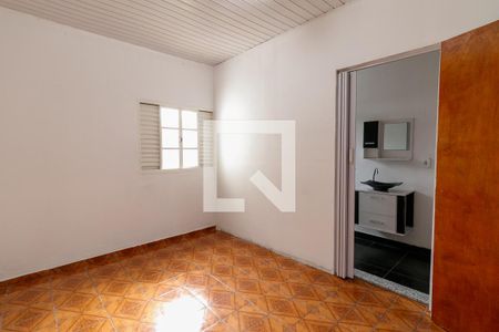 Quarto Suíte de casa para alugar com 2 quartos, 100m² em Vila Paranaguá, São Paulo