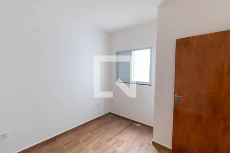 Quarto 1 de apartamento para alugar com 2 quartos, 42m² em Jardim Eliane, São Paulo