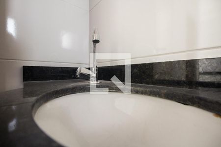 Banheiro  de apartamento à venda com 2 quartos, 36m² em Vila Carrão, São Paulo