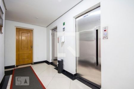 Apartamento à venda com 75m², 2 quartos e 1 vaga Apartamento à venda com 75m², 2 quartos e 1 vagaHall social