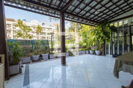 Apartamento à venda com 370m², 7 quartos e 2 vagasVaranda