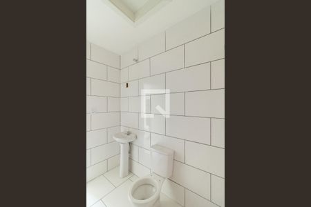Banheiro de casa de condomínio à venda com 1 quarto, 46m² em Santa Tereza, Porto Alegre