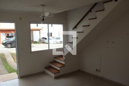 Sala de casa de condomínio para alugar com 2 quartos, 58m² em Jardim Ísis, Cotia