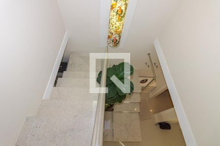 Casa à venda com 167m², 3 quartos e 3 vagasEscada