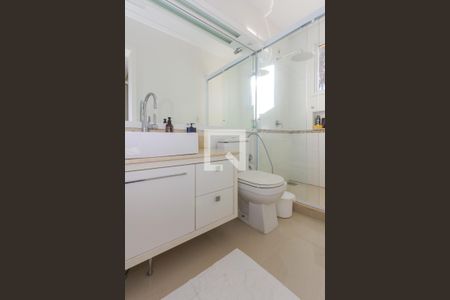 Casa à venda com 167m², 3 quartos e 3 vagasSuíte banheiro 