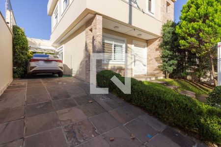 Casa à venda com 167m², 3 quartos e 3 vagasFachada 