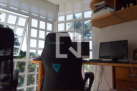 Casa à venda com 370m², 4 quartos e 2 vagasEscritório