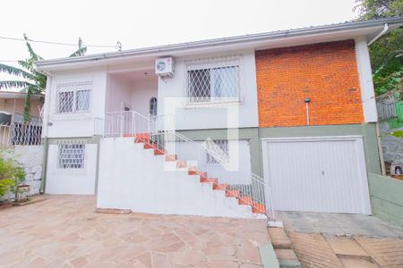 Casa à venda com 215m², 4 quartos e 2 vagasFachada