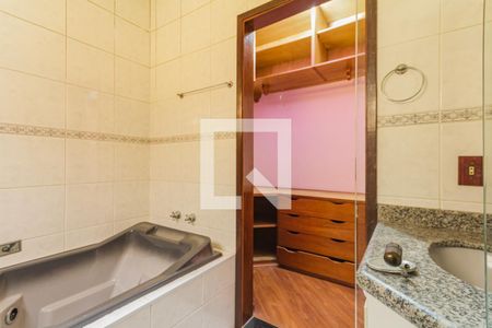 Casa à venda com 226m², 3 quartos e sem vaga Casa à venda com 226m², 3 quartos e sem vagaBanheiro