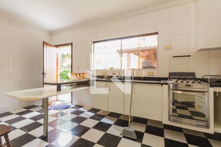 Casa à venda com 226m², 3 quartos e sem vaga Casa à venda com 226m², 3 quartos e sem vagaCozinha