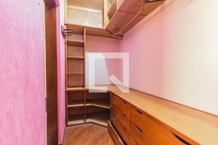 Casa à venda com 226m², 3 quartos e sem vaga Casa à venda com 226m², 3 quartos e sem vagaCloset