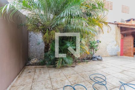 Casa à venda com 226m², 3 quartos e sem vaga Casa à venda com 226m², 3 quartos e sem vagaQuintal