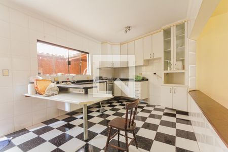 Casa à venda com 226m², 3 quartos e sem vaga Casa à venda com 226m², 3 quartos e sem vagaCozinha