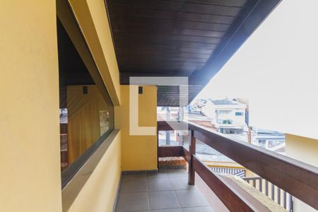 Casa à venda com 226m², 3 quartos e sem vaga Casa à venda com 226m², 3 quartos e sem vagaVaranda