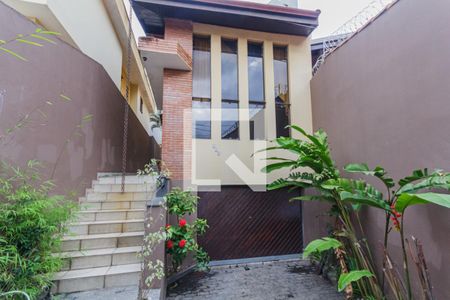 Casa à venda com 226m², 3 quartos e sem vaga Casa à venda com 226m², 3 quartos e sem vagaFrente