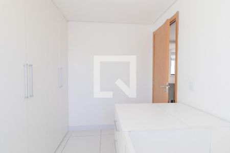 Quarto 2 de apartamento para alugar com 2 quartos, 45m² em Santo Antônio, São José dos Pinhais