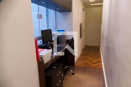 Apartamento à venda com 200m², 4 quartos e 2 vagasCorredor 
